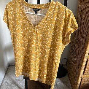 Universal Thread Mustard Floral Short Sleeve Top